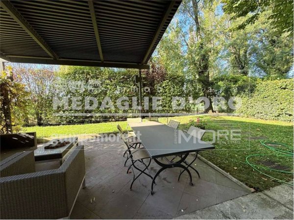 casa indipendente in vendita a Modena in zona Madonnina / Quattro Ville