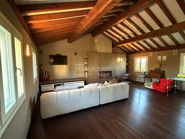 casa indipendente in vendita a Modena in zona Madonnina / Quattro Ville