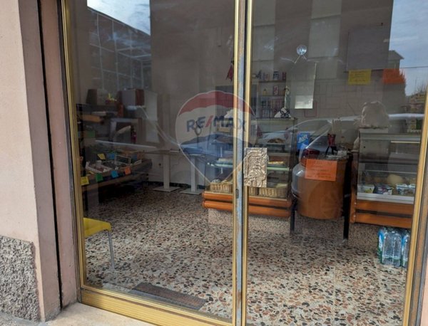 locale commerciale in vendita a Modena in zona Madonnina / Quattro Ville