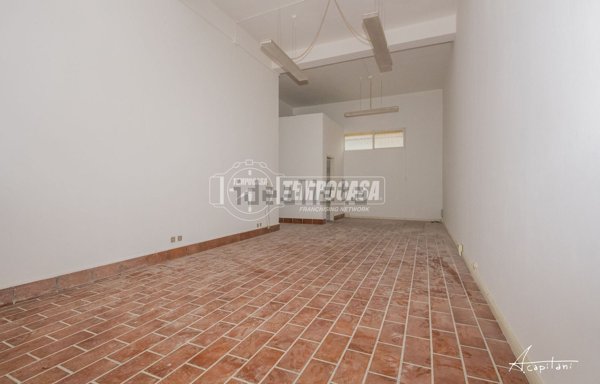 negozio in vendita a Modena in zona Sant'Agnese