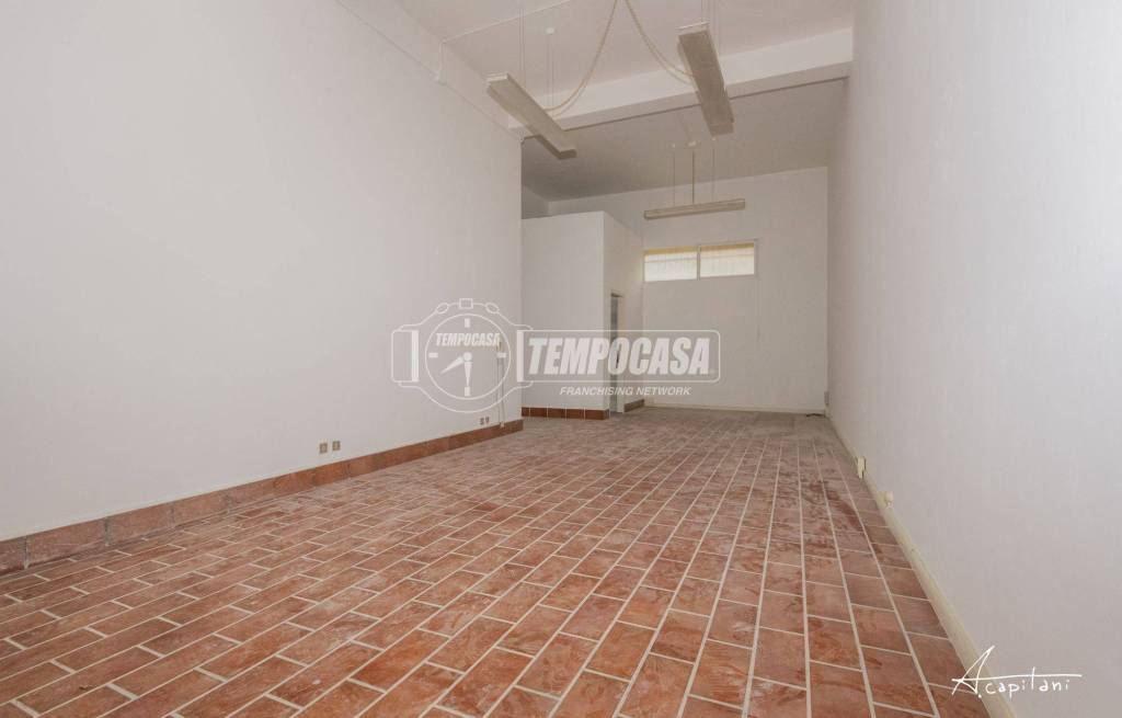 negozio in vendita a Modena in zona Sant'Agnese