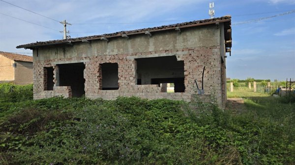 casale in vendita a Modena in zona Ganaceto