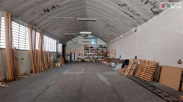 locale commerciale in vendita a Modena in zona Crocetta