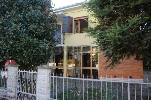 casa indipendente in vendita a Modena in zona Crocetta