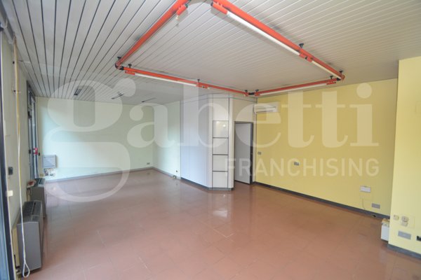 negozio in vendita a Modena in zona San Lazzaro / Modena Est