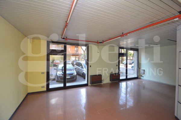 negozio in vendita a Modena