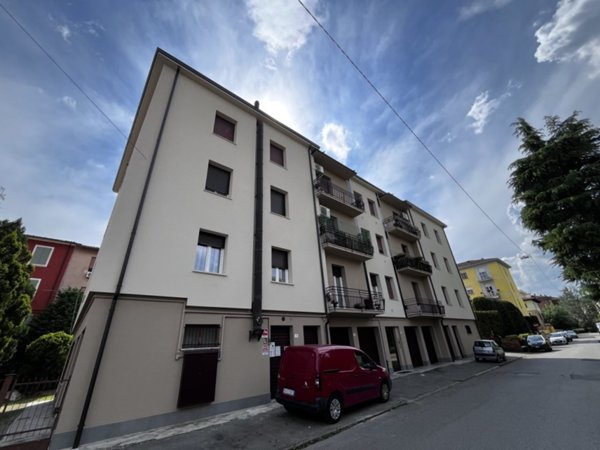 appartamento in vendita a Modena in zona Crocetta
