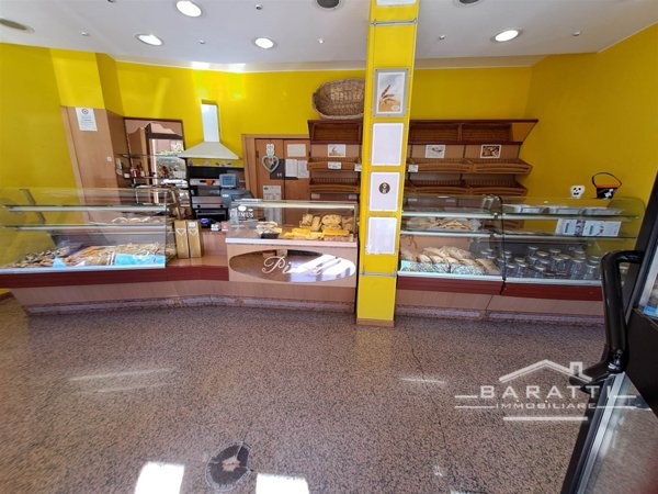 negozio in vendita a Modena in zona Crocetta