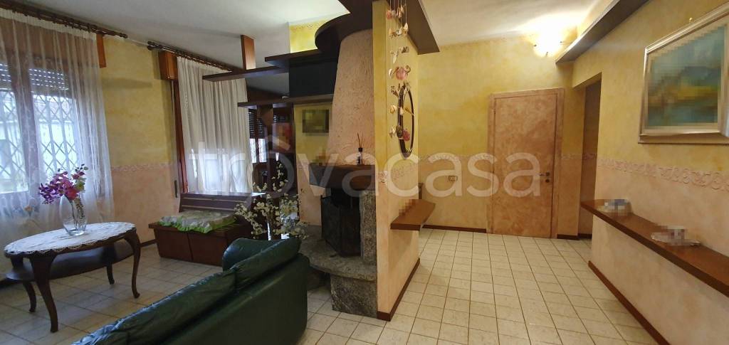 appartamento in vendita a Modena in zona Amendola