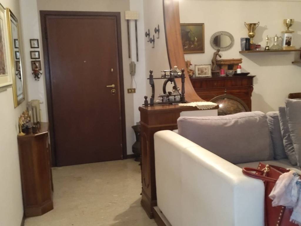 appartamento in vendita a Modena in zona Madonnina / Quattro Ville