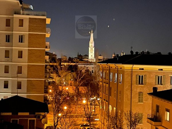 appartamento in vendita a Modena in zona Centro Storico
