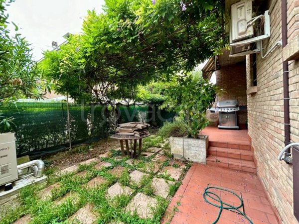 casa indipendente in vendita a Modena in zona San Lazzaro / Modena Est