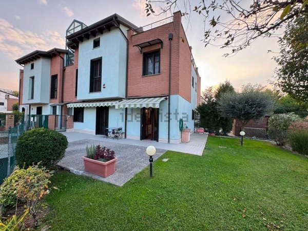 casa indipendente in vendita a Modena in zona Cognento