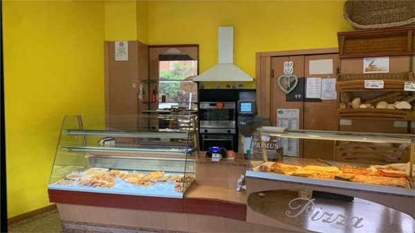 negozio in vendita a Modena in zona Crocetta