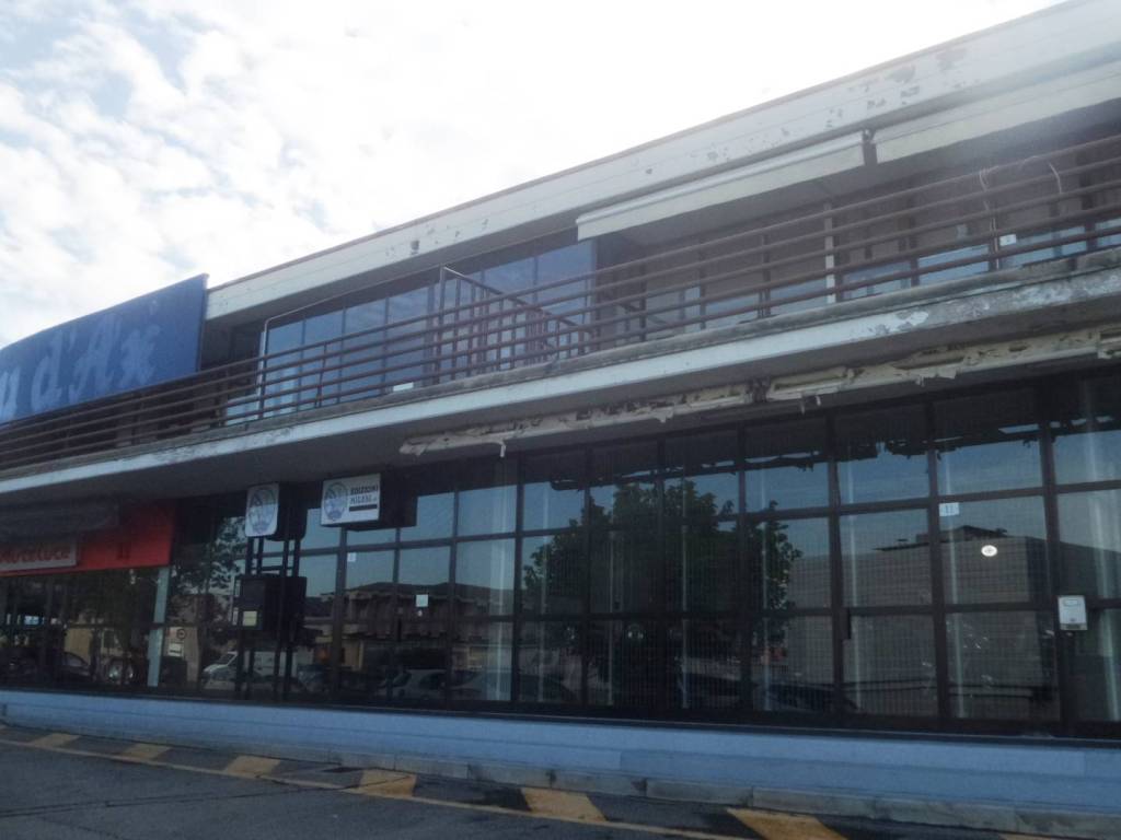 negozio in vendita a Modena in zona Baggiovara