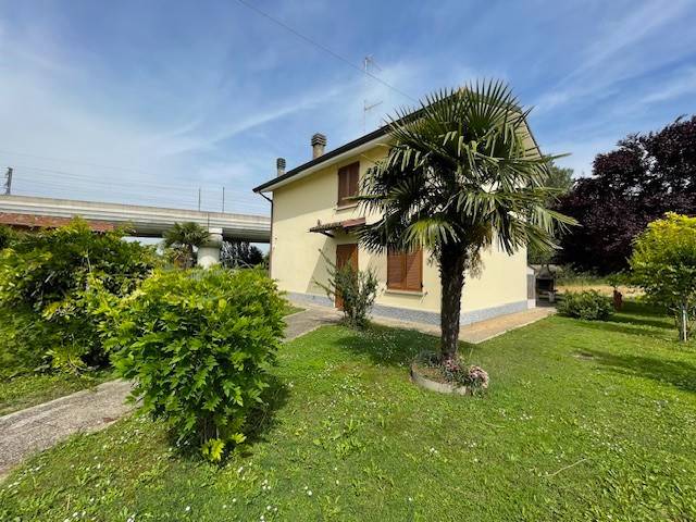 casa indipendente in vendita a Modena in zona Crocetta