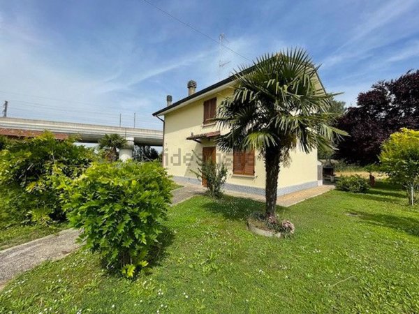casa indipendente in vendita a Modena in zona Crocetta