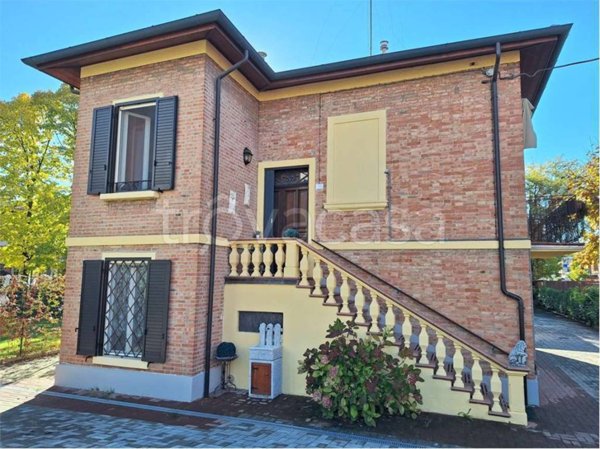 casa indipendente in vendita a Modena in zona Centro Storico