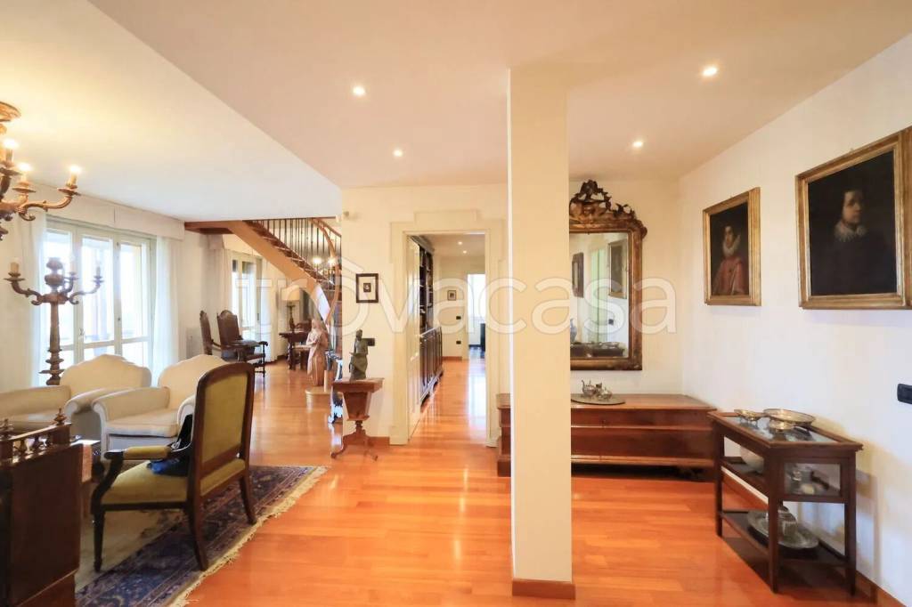 appartamento in vendita a Modena in zona Centro Storico