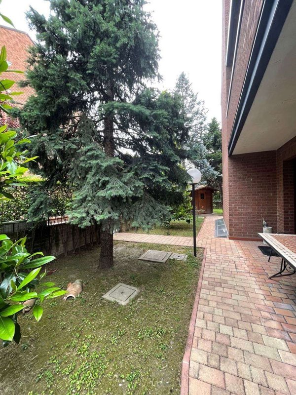 casa indipendente in vendita a Modena in zona Crocetta