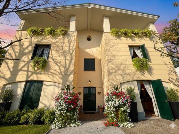 casa indipendente in vendita a Modena in zona Sant'Agnese