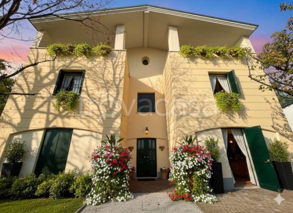 casa indipendente in vendita a Modena in zona Sant'Agnese