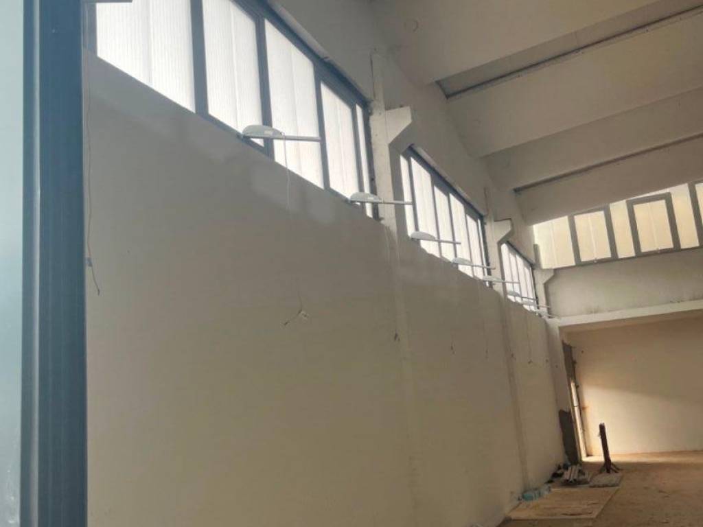 locale commerciale in vendita a Modena in zona Baggiovara