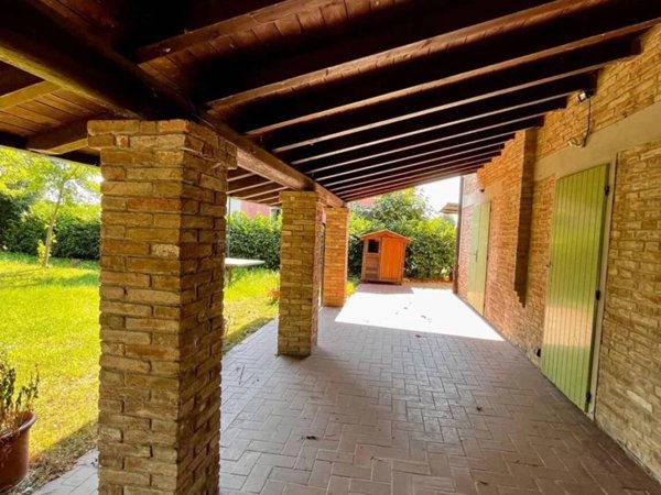 casa indipendente in vendita a Modena in zona Cognento