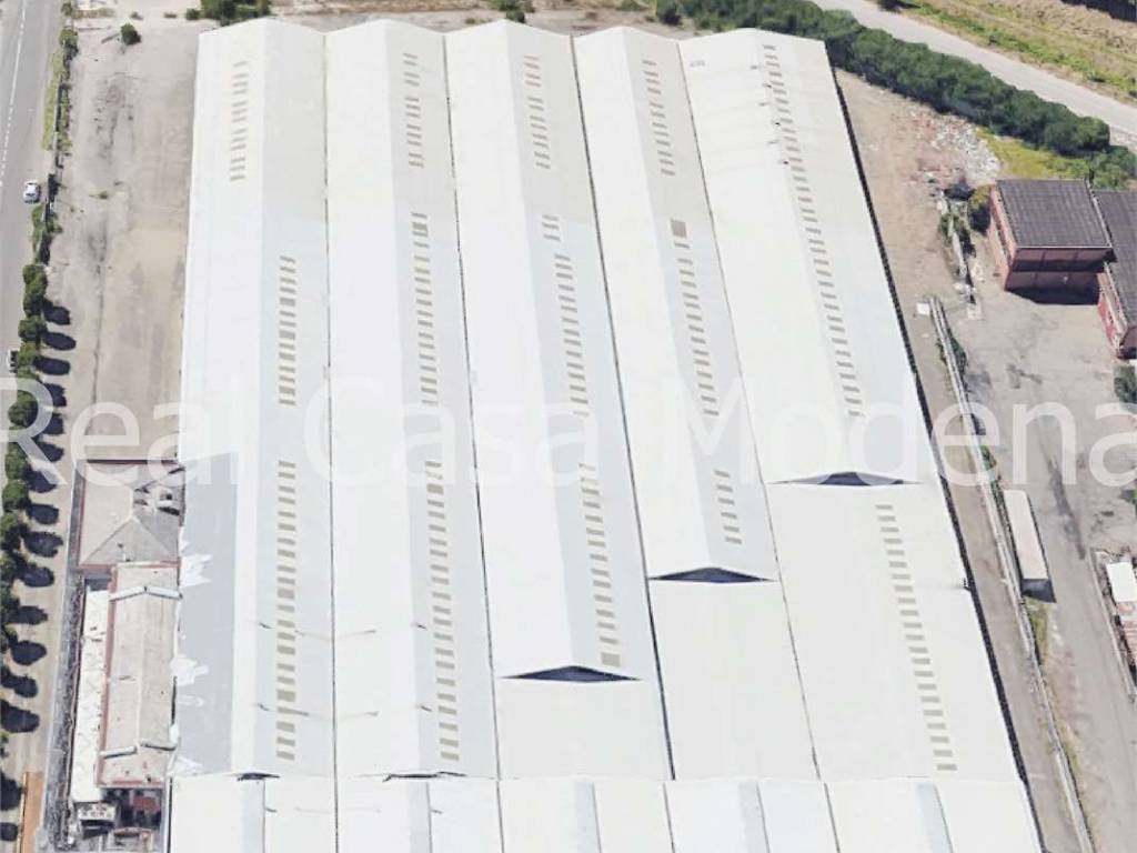 locale commerciale in vendita a Modena in zona Baggiovara