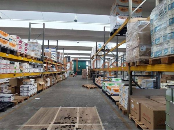 locale commerciale in vendita a Modena in zona San Lazzaro / Modena Est