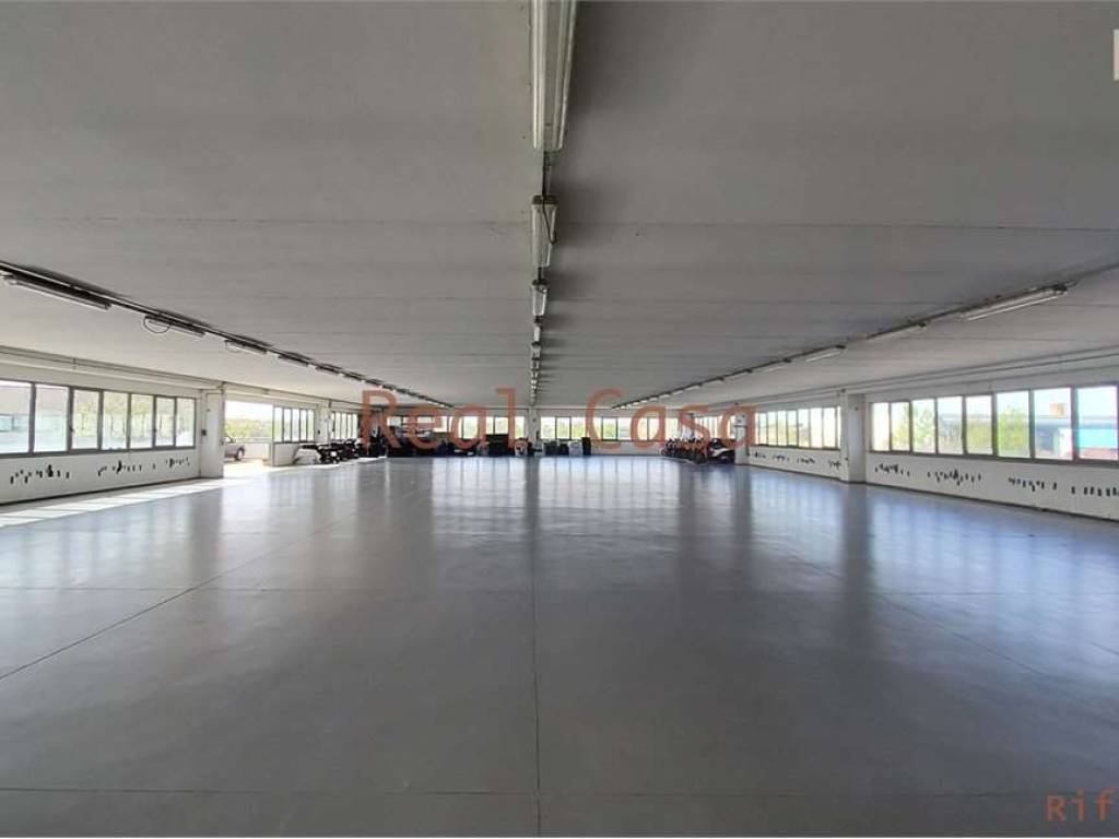 locale commerciale in vendita a Modena in zona San Lazzaro / Modena Est