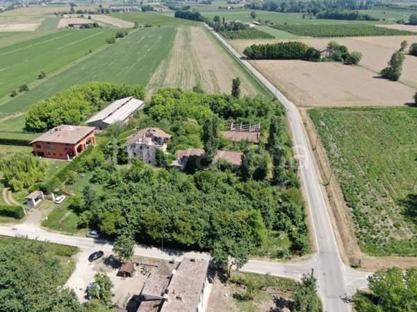 casa indipendente in vendita a Modena in zona Ganaceto