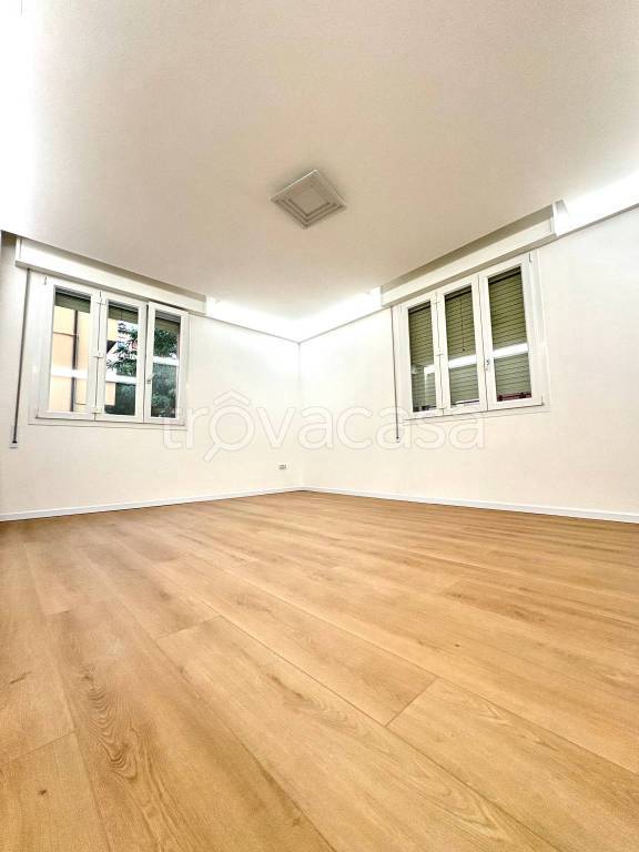 appartamento in vendita a Modena in zona Centro Storico