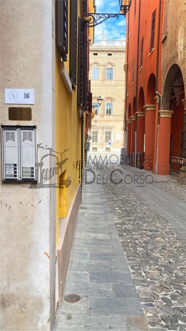 appartamento in vendita a Modena in zona Centro Storico