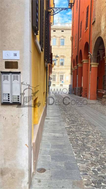 appartamento in vendita a Modena in zona Centro Storico