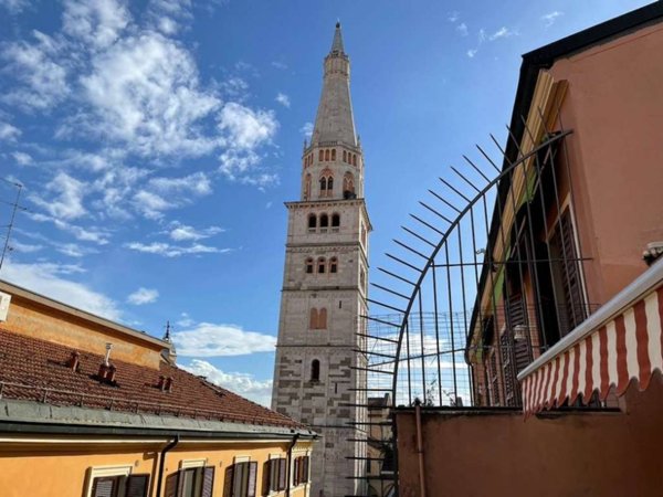 appartamento in vendita a Modena in zona Centro Storico