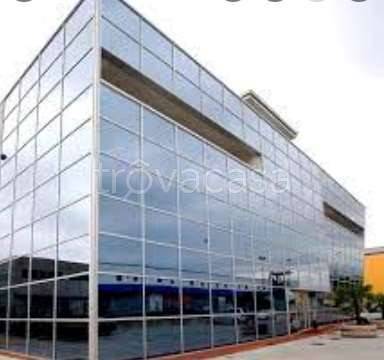 locale di sgombero in vendita a Modena in zona San Lazzaro / Modena Est