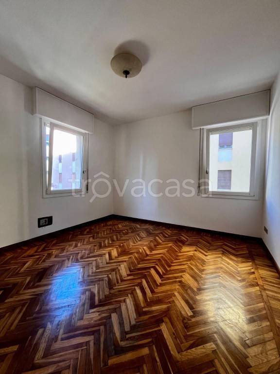 appartamento in vendita a Modena in zona Amendola