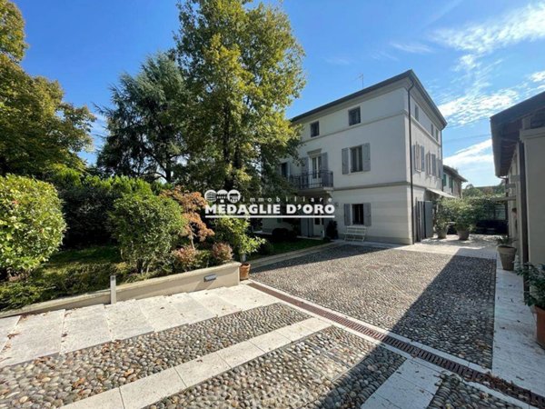 casa indipendente in vendita a Modena in zona San Damaso