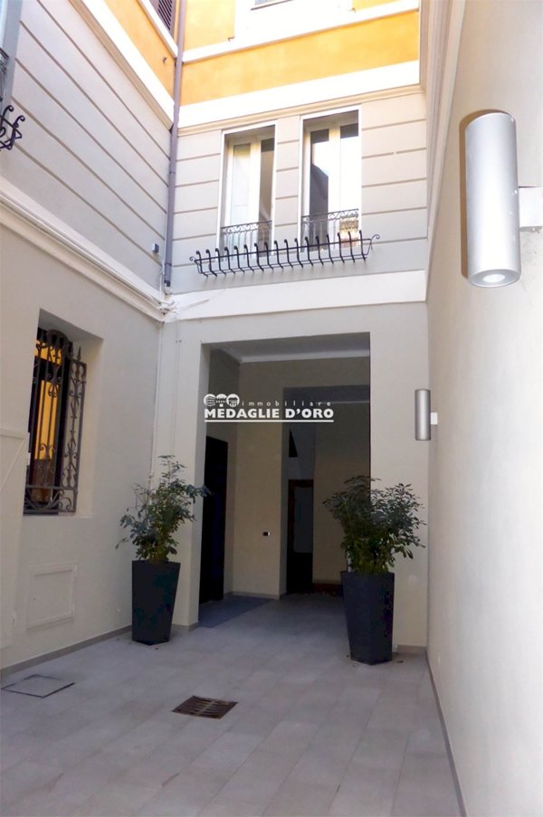 ufficio in vendita a Modena in zona Centro Storico