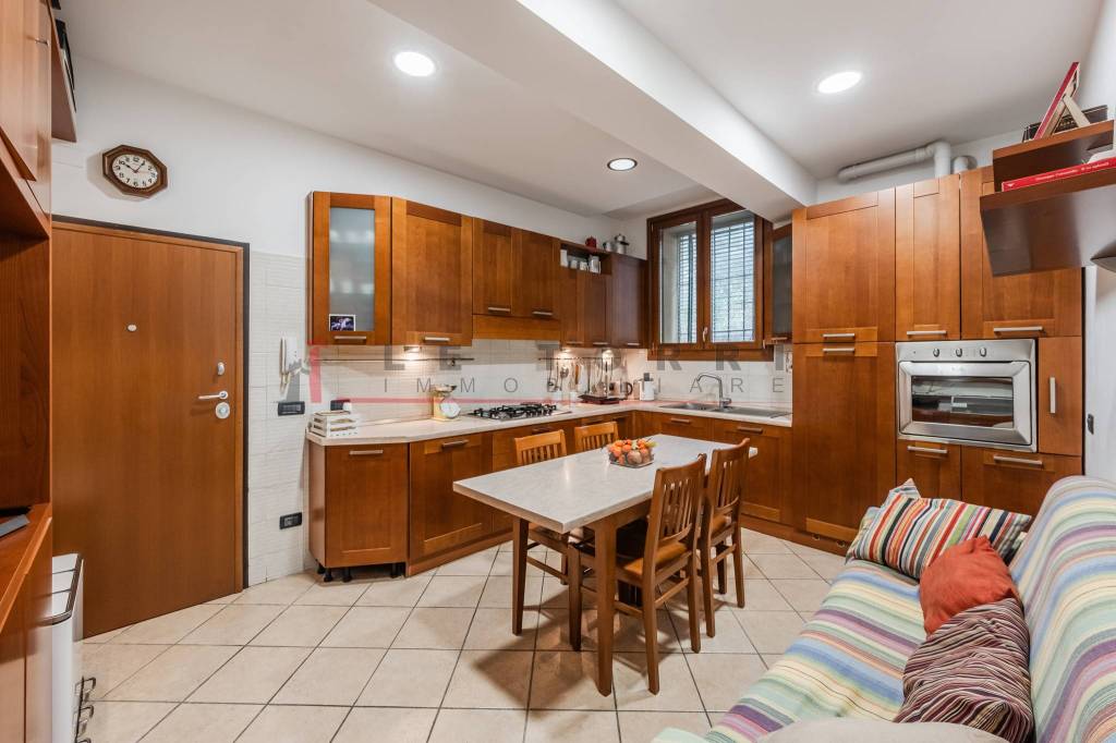 appartamento in vendita a Modena in zona Crocetta