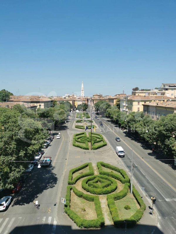 appartamento in vendita a Modena in zona Centro Storico