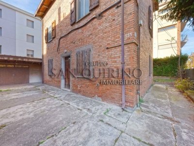 appartamento in vendita a Modena in zona Centro Storico