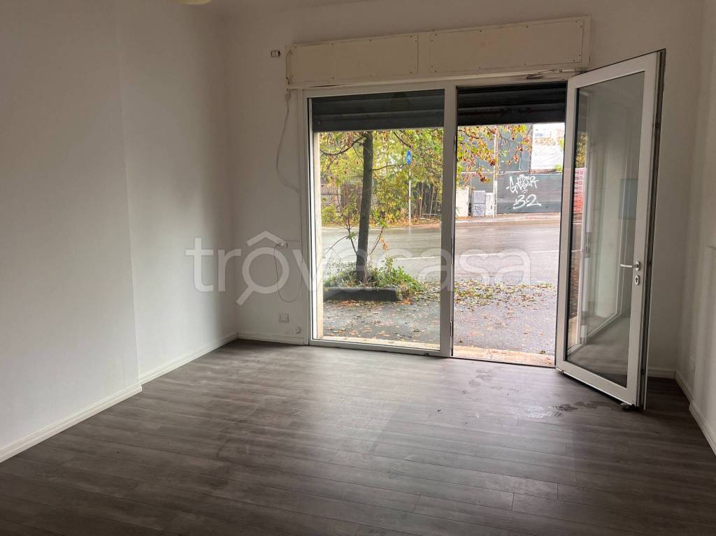 negozio in vendita a Modena in zona Crocetta