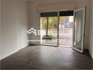 locale commerciale in vendita a Modena in zona Crocetta