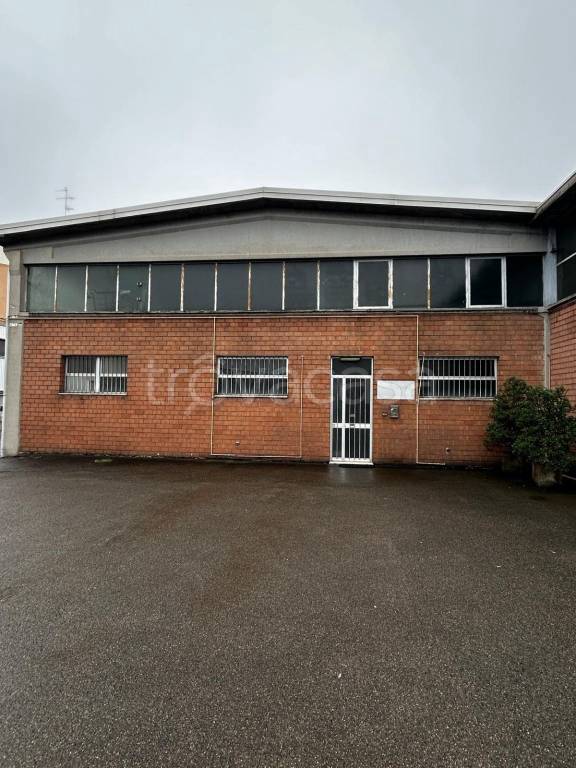 ufficio in vendita a Modena in zona Crocetta