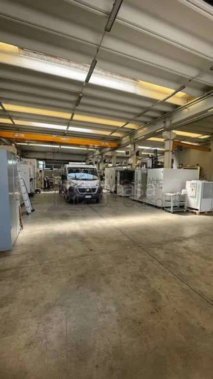 locale commerciale in vendita a Modena in zona Centro Storico