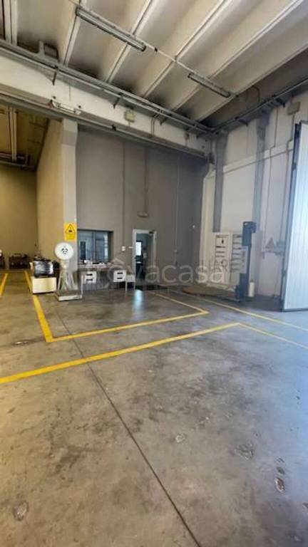 locale commerciale in vendita a Modena in zona Centro Storico