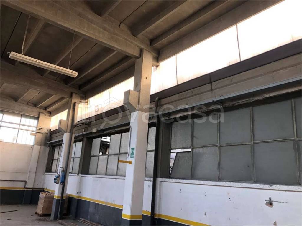 capannone in vendita a Modena in zona Madonnina / Quattro Ville