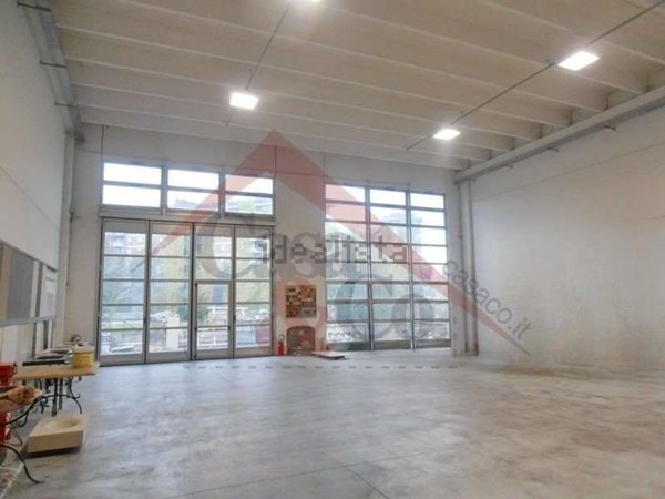 capannone in vendita a Modena in zona Crocetta